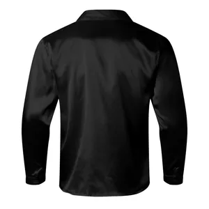 Vue arrière d'une chemise en satin noir pour homme avec texture drapée lisse