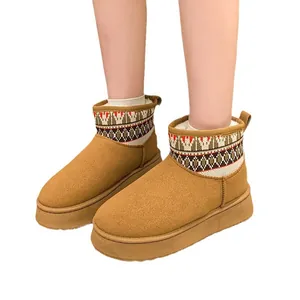 Modische camelfarbene Plateau-Schneestiefel mit Warmfutter und Ethno-Strickdetail