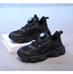 Atmungsaktive schwarze Jungen-Sneaker mit praktischem Drehverschluss-Schnürsystem