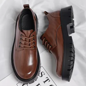 Chaussures en cuir marron pour hommes de style britannique avec semelles épaisses et crantées