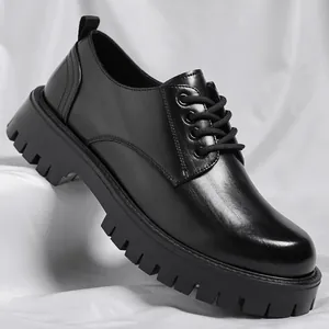 Chaussures derby classiques en cuir noir pour hommes avec semelle crantée style anglais