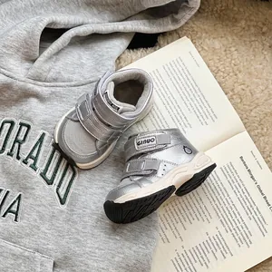 Gefütterte silberne High-Top-Sneaker für Kinder mit warmem Fleecefutter und Klettverschluss