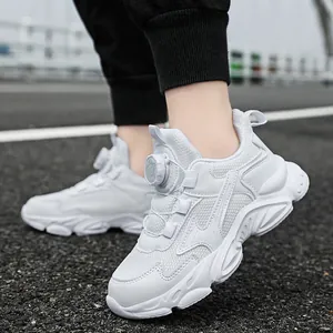 Atmungsaktive weiße Jungen-Sportschuhe mit Drehverschluss und klobiger Sohle