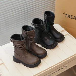 Bottes mi-mollet plissées pour filles avec semelle épaisse en noir et marron style vintage.