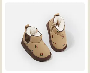 Warme Winter-Schneestiefel für Kleinkinder mit süßem Kirschmuster und weichem Plüschfutter.