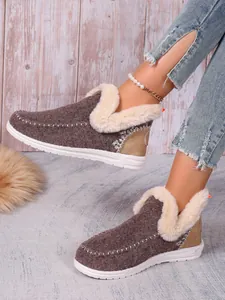 Bottes de neige en daim marron avec doublure en fausse fourrure blanche et semelles