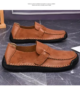 Vue détaillée des mocassins en cuir marron pour hommes avec coutures faites à la main