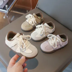 Moderne scarpe sportive per bambini con suola morbida per la stagione autunno 2024