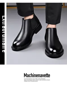 Close-up van stijlvolle zwarte leren Chelsea boots voor heren met elastische panelen
