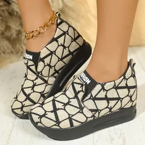 Baskets à Plateforme Compensée pour Femmes Respirant PU Slip-on Chaussures Décontractées Léger Grandissant Chaussures de Marche Sportives Femmes