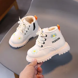 Weiße Kinder Martin Boots mit Gänseblümchen-Stickerei und warmem Fellfutter für den Winter