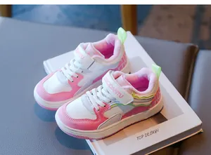 Zapatillas rosas cálidas para niños forradas de felpa con velcro y suela antideslizante