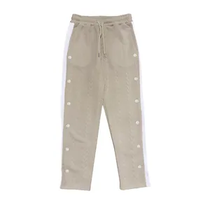 Pantalon décontracté beige pour homme avec texture jacquard et boutons-pression latéraux