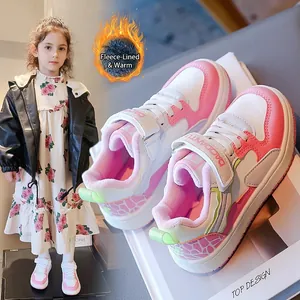 Zapatillas de invierno para niños en rosa y blanco con forro polar y cierre de velcro