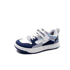 Zapatillas de invierno para niños con forro de felpa y diseño deportivo azul y blanco