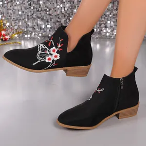 Elegante schwarze Stiefeletten mit Blumen-Schmetterlings-Stickerei und Blockabsatz