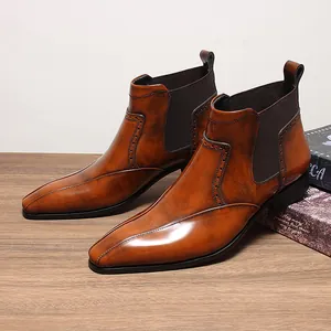 Bottines Chelsea classiques en cuir marron pour hommes avec bout pointu et détails brogués