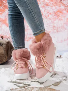 Elegantes botas de nieve rosas para mujer con piel sintética y suelas blancas gruesas