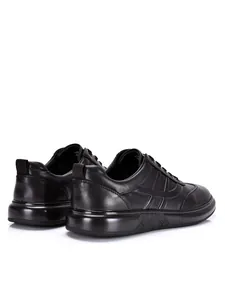 Vista detallada de zapatillas casuales para hombre en cuero genuino negro con patrón geométrico