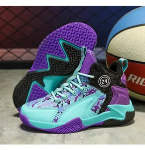 Vue détaillée des chaussures de basket montantes turquoise et violettes pour garçons.