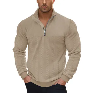 Detail van herensweatshirt met kwartrits en getextureerd jacquard gebreid patroon