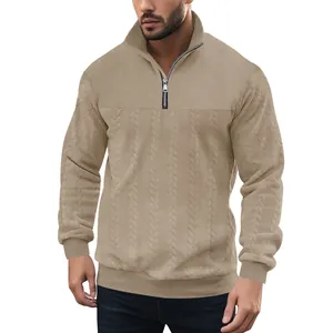 Gedetailleerd overzicht van jacquard herensweatshirt met kwart rits kraag en kabelpatronen