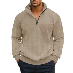 Detail van jacquard herensweatshirt met opstaande kraag met rits en texturen