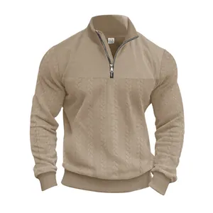 Gedetailleerde weergave van kaki heren sweatshirt met jacquard textuur en rits