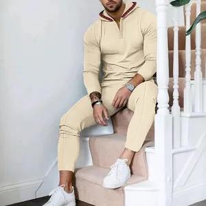 Modisches beige Waffelstrick 2-Teiler Freizeitset für Herren mit karierter Kapuze