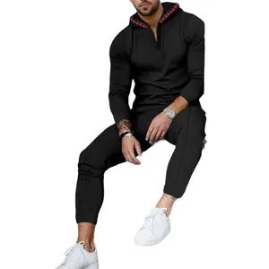 Zweiteiliges Herren-Freizeitset aus schwarzem Waffelstrick mit Kapuzenpullover und Hose