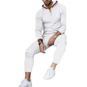 Stilvolles weißes Waffelstrick-Set für Herren mit Hoodie und Hose und Karo-Details
