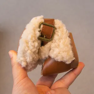 Mocasines flexibles de piel de oveja marrón para niños con suela blanda y forro polar