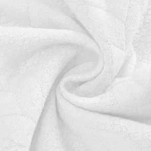 Detailopname van de zware witte jacquard stoftextuur van een premium heren sweatshirt