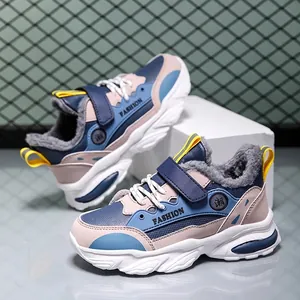 Jungen Wintersneaker in Blau mit dickem Fleecefutter und rutschfester Sohle für Wärme.