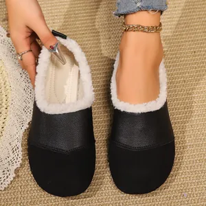 Gemütliche, gefütterte Damen-Loafer mit weißem Kunstfell für warme Wintertage.
