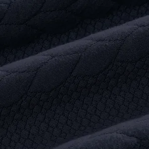 Macro-opname van donkerblauwe jacquard gebreide stoftextuur voor heren sweatshirt