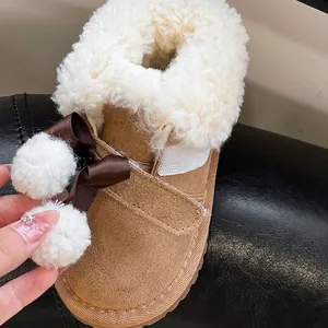 Stivali da neve caldi da bambina con fodera in pelliccia sintetica e pompon