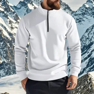 Hochwertige Nahaufnahme eines weißen Herren-Sweatshirts mit Reißverschluss und Stehkragen