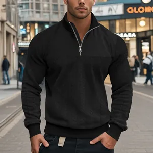 Detail van zwarte zware jacquard heren sweatshirt met opstaande kraag en korte rits