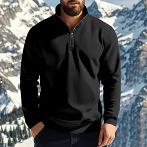 Herren-Sweatshirt in Schwarz mit halbem Reißverschluss und Stehkragen im Bergpanorama