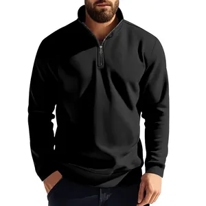 Detailansicht eines schwarzen Herren-Sweatshirts mit halbem Reißverschluss und Stehkragen