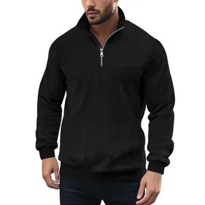 Detail van zwart heren sweatshirt met jacquard textuur en opstaande kraag rits.