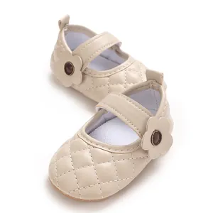Chaussures Mary Jane bébé matelassées crème avec fleur et semelle antidérapante