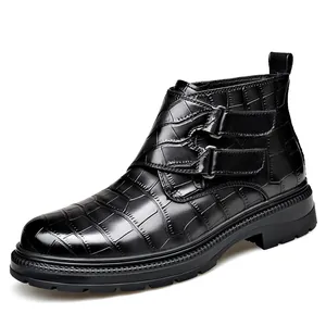 Botas Martin negras para hombre con textura de cocodrilo y correas de doble hebilla
