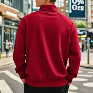 Détail de la vue arrière d'un sweat-shirt rouge pour hommes avec col montant zippé