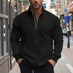 Gedetailleerde weergave van zwart heren sweatshirt met patchwork jacquard en ritskraag