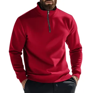 Détail du sweat-shirt rouge à demi-zip pour homme avec col montant et texture