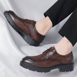 Elegantes zapatos de cuero para hombre con elevación de 10 cm, textura y suelas gruesas