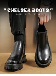 Λεπτομέρεια για μαύρα ανδρικά μποτάκια Chelsea με χοντρή σόλα και κομψό ρετρό δέρμα