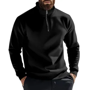 Détail d'un sweat-shirt à col montant pour homme noir avec fermeture éclair et polaire